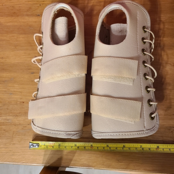 Wrist braces size sm/med - Picture 4 of 7